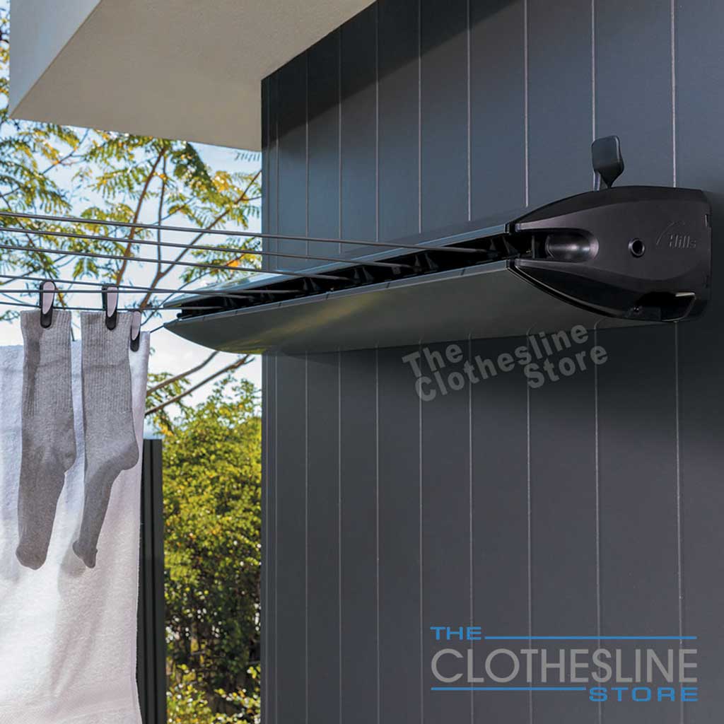 Hills 7 Retracting Clothesline wall mounted