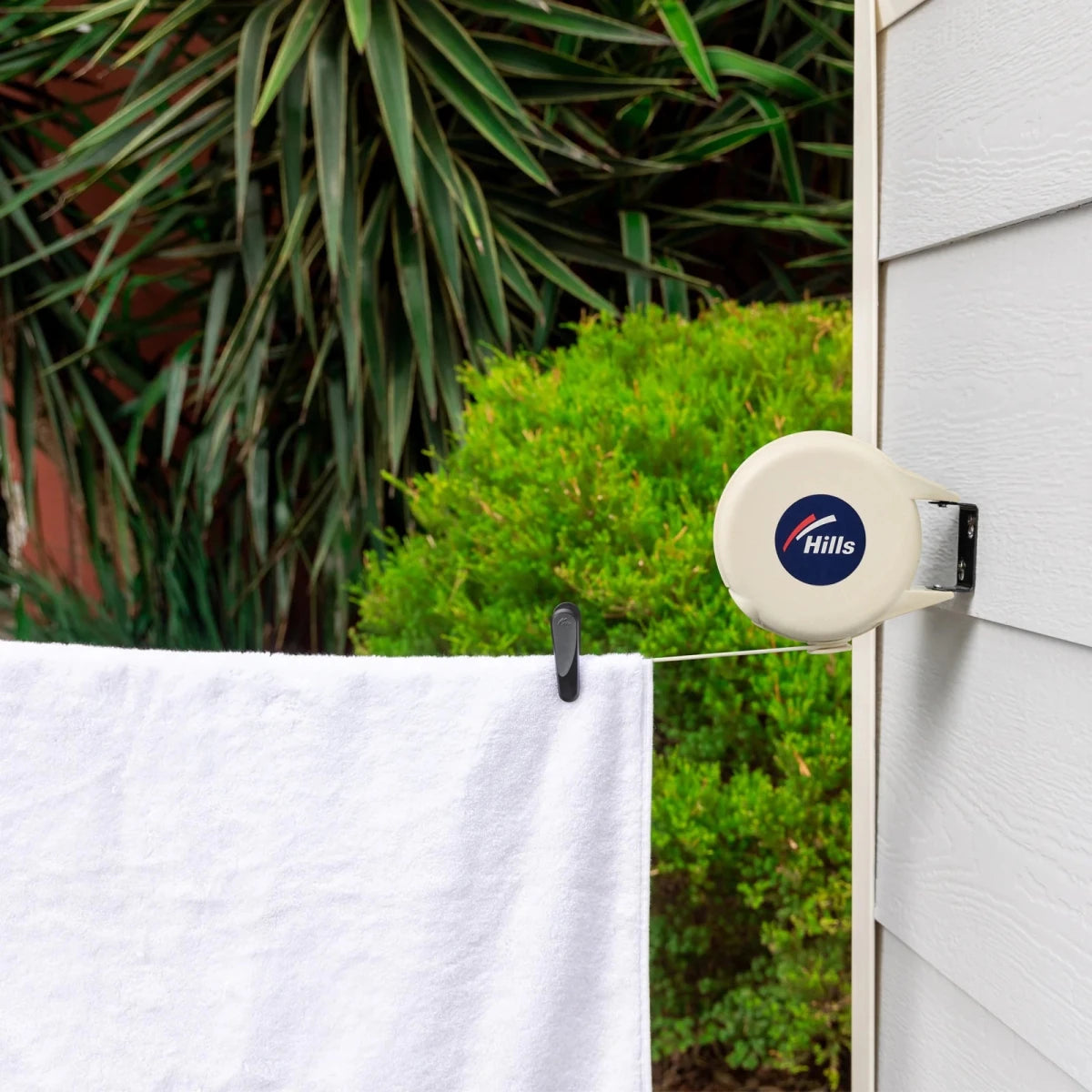 Hills Cordomatic Retractable Clothesline